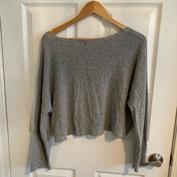 Long sleeve grey crop top! - Picture 2 of 2